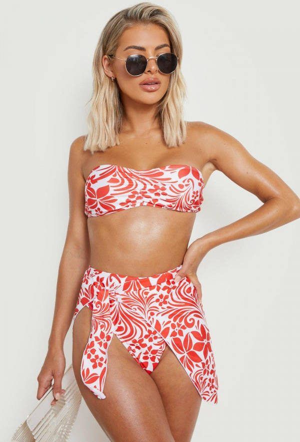 boohoo Bloemen Geplooide Bandeau Bikini Top, Red
