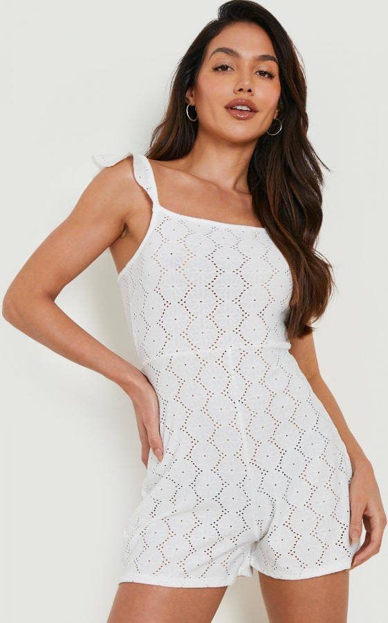 boohoo Broderie Strand Romper Met Geplooide Schouders En Open Rug, White