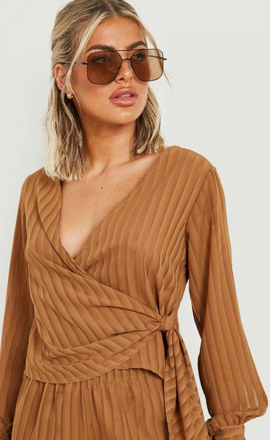 boohoo Gestreepte Chiffon Strand Blouse Met Ceintuur, Mocha