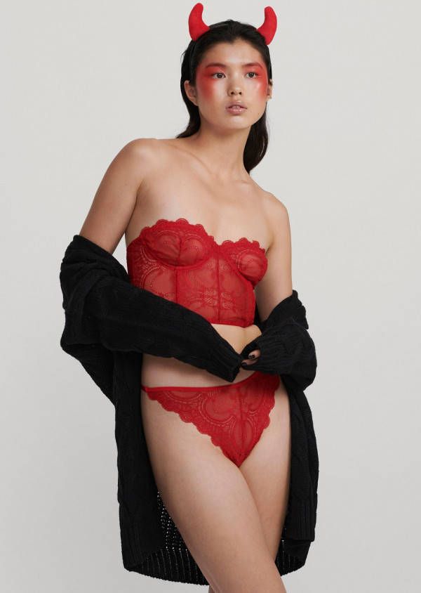 boohoo Kanten Korset Met Beugel En Hoog Uitgesneden String Set, Red