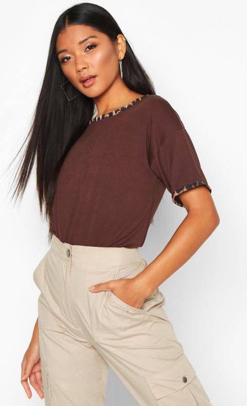 boohoo Luipaardprint T Shirt Met Contrasterende Zoom, Chocolade