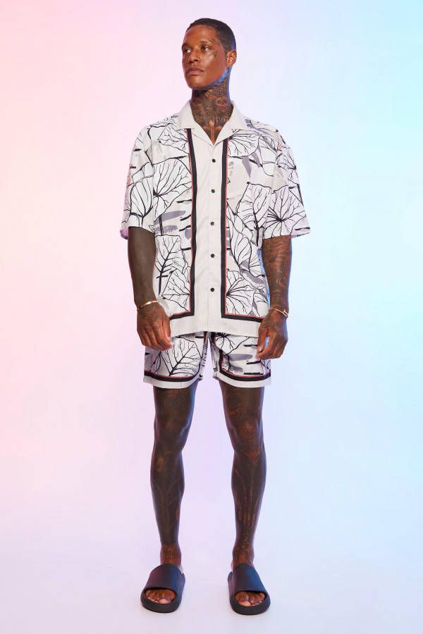 boohoo Oversized Boxy Overhemd Met Bloemen Zoom En Shorts, Ecru