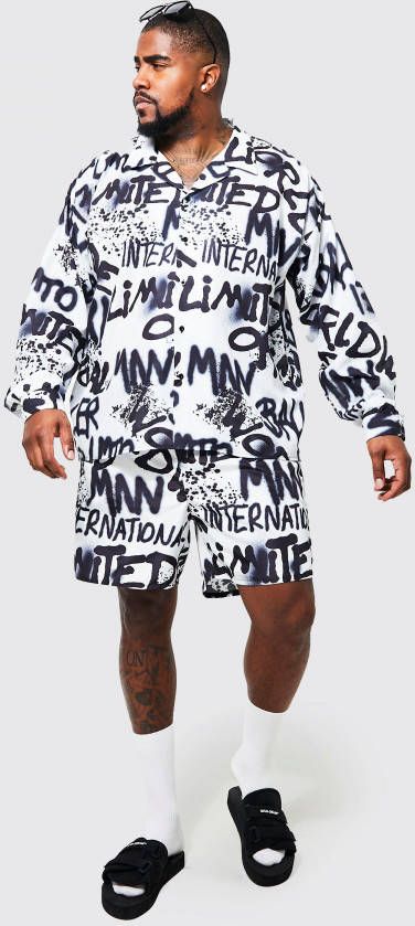 boohoo Plus Boxy Graffiti Overhemd Met Lange Mouwen En Zwembroek Set, White