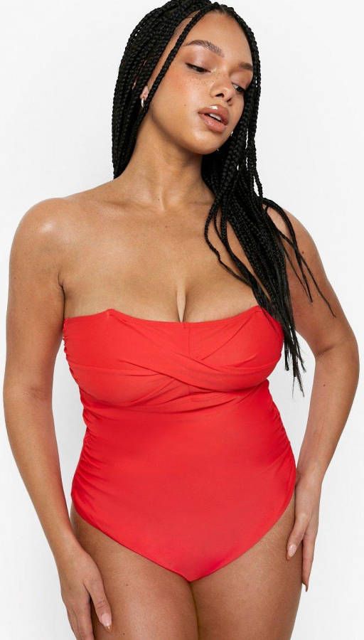 boohoo Plus Corrigerend Gedraaid Bandeau Badpak, Red