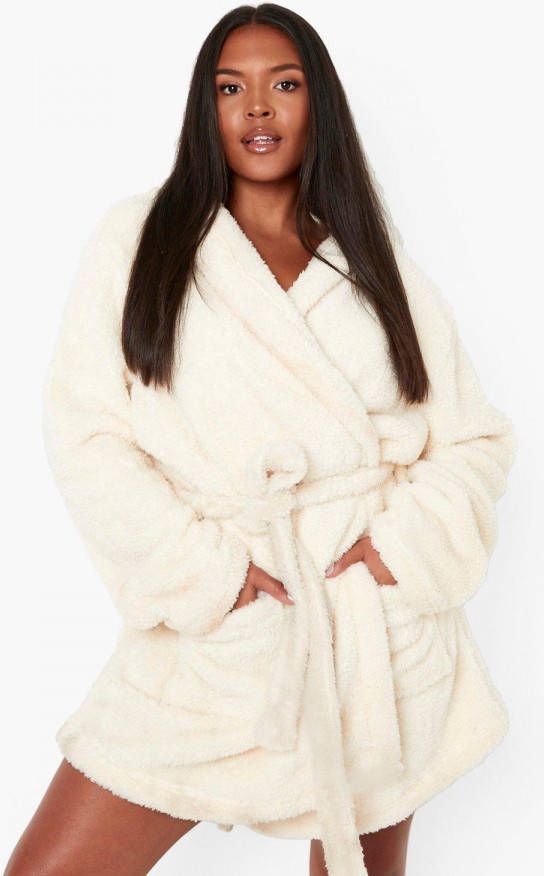 boohoo Plus Pluizige Geborduurde Dreamy Ochtendjas, Cream