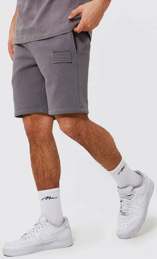 boohoo Versleten Middellange Slim Fit Shorts Met Badge, Charcoal